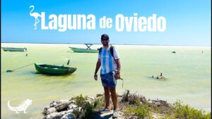 Laguna de Oviedo en Barahona, República Dominicana, con islotes y flamencos en su hábitat natural