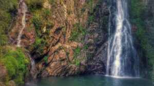 Paisaje de Valle Nuevo en Constanza, praderas verdes y neblina matinal en República Dominicana