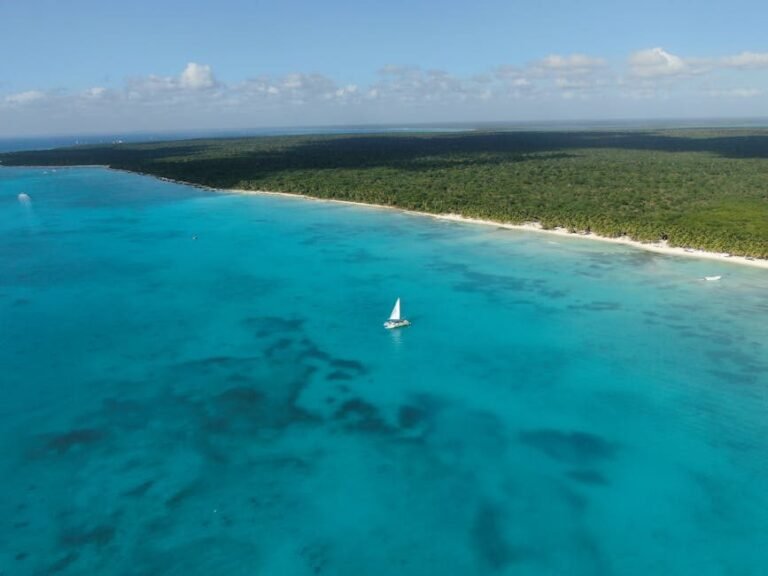 Cómo llegar a Pedernales y Bahía Águilas desde SD en 2026