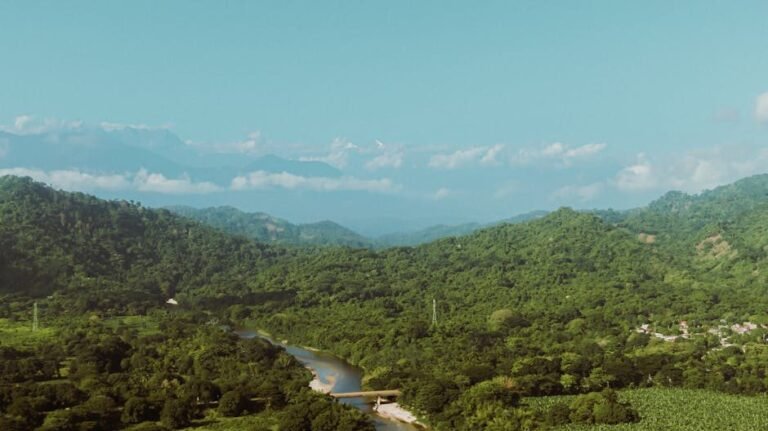 Cómo llegar a Nagua y explorar su entorno natural
