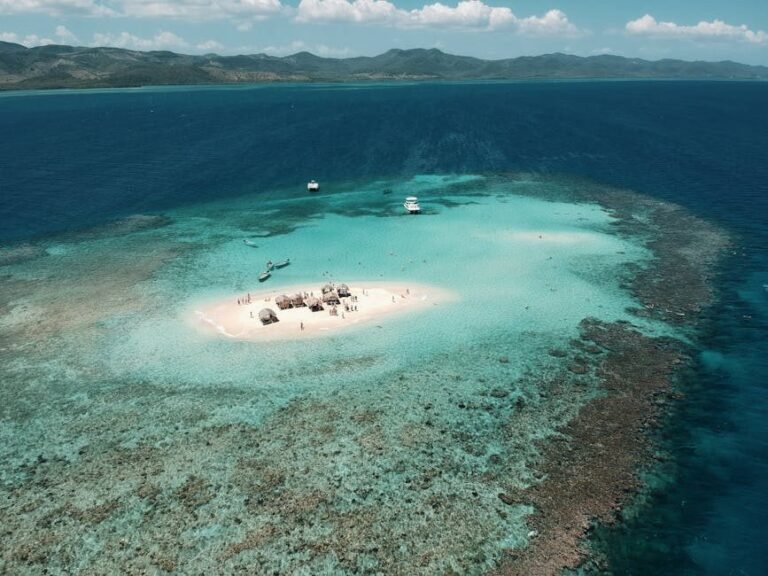 Cómo llegar a Pedernales y disfrutar de Bahía Águilas en 2026