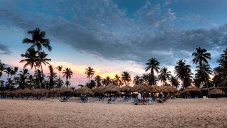 Playas de Baní: Un viaje gastronómico entre dunas y olas — imagen de turismo en República Dominicana