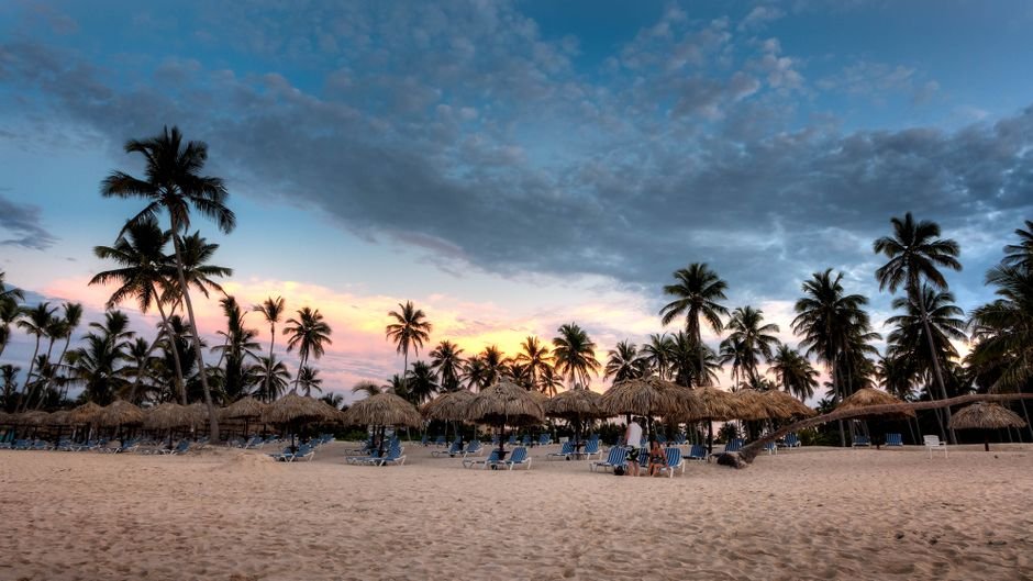 Playas de Baní: Un viaje gastronómico entre dunas y olas — imagen de turismo en República Dominicana