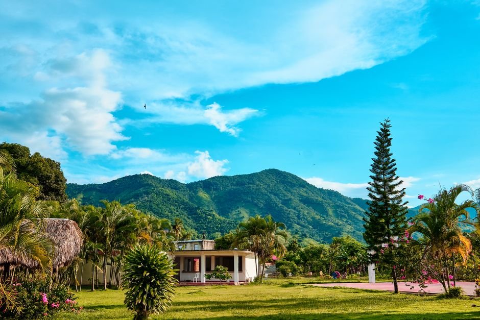 Rutas de Senderismo en la Cordillera Central — Moca: Innovadoras Experiencias Turísticas en el Cibao — turismo RD