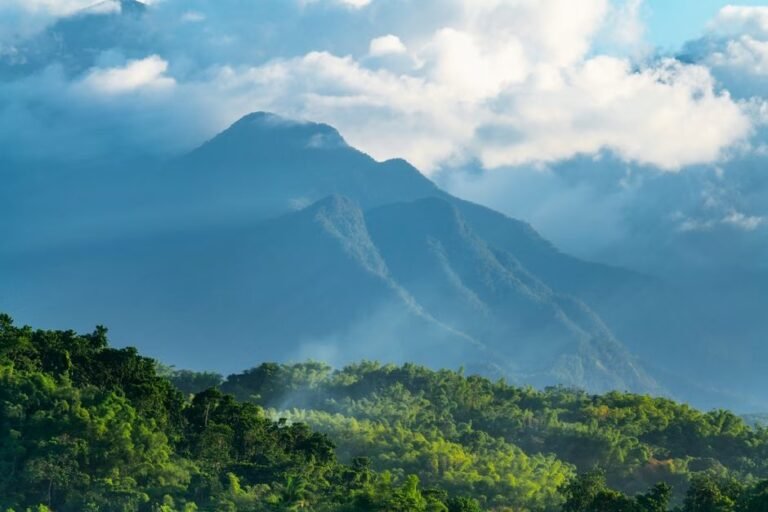 Ecoturismo en Barahona: Rutas y Aventura