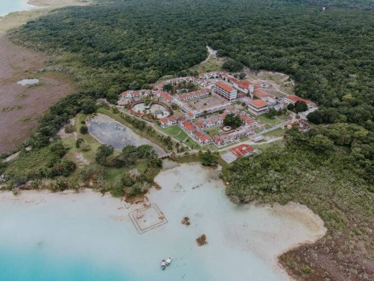 Explora el Parque Nacional Jaragua y la Cultura de Bani — imagen de turismo en República Dominicana