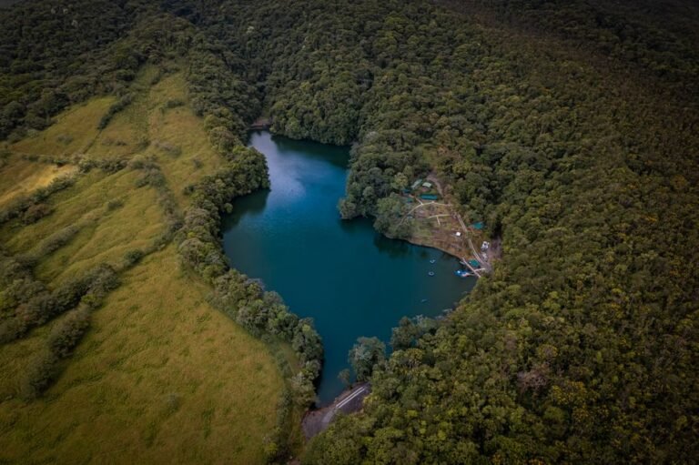 La Laguna Redonda en El Seibo: Un Destino Natural Atractivo — imagen de turismo en República Dominicana
