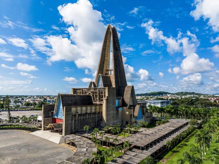 Vista de la Basílica de Nuestra Señora de la Altagracia en Higüey
