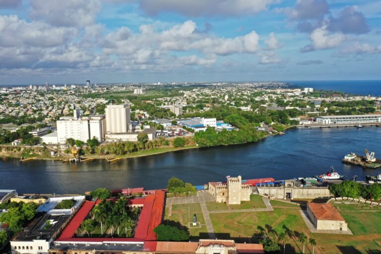 Río Ozama y la Fortaleza Ozama en Santo Domingo, vista aérea