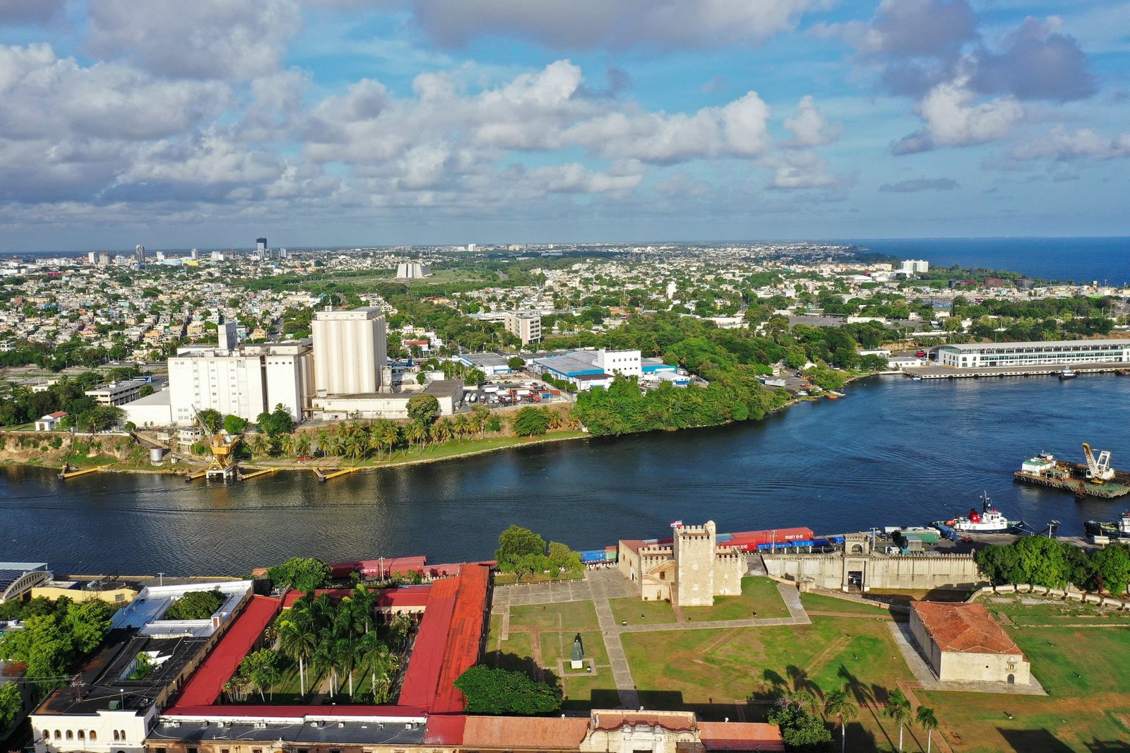 Río Ozama y la Fortaleza Ozama en Santo Domingo, vista aérea