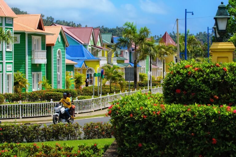 Casas de colores en Santa Bárbara de Samaná